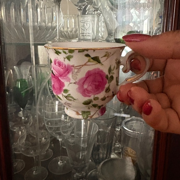 Tea cups and saucers set - Picture 8 of 8